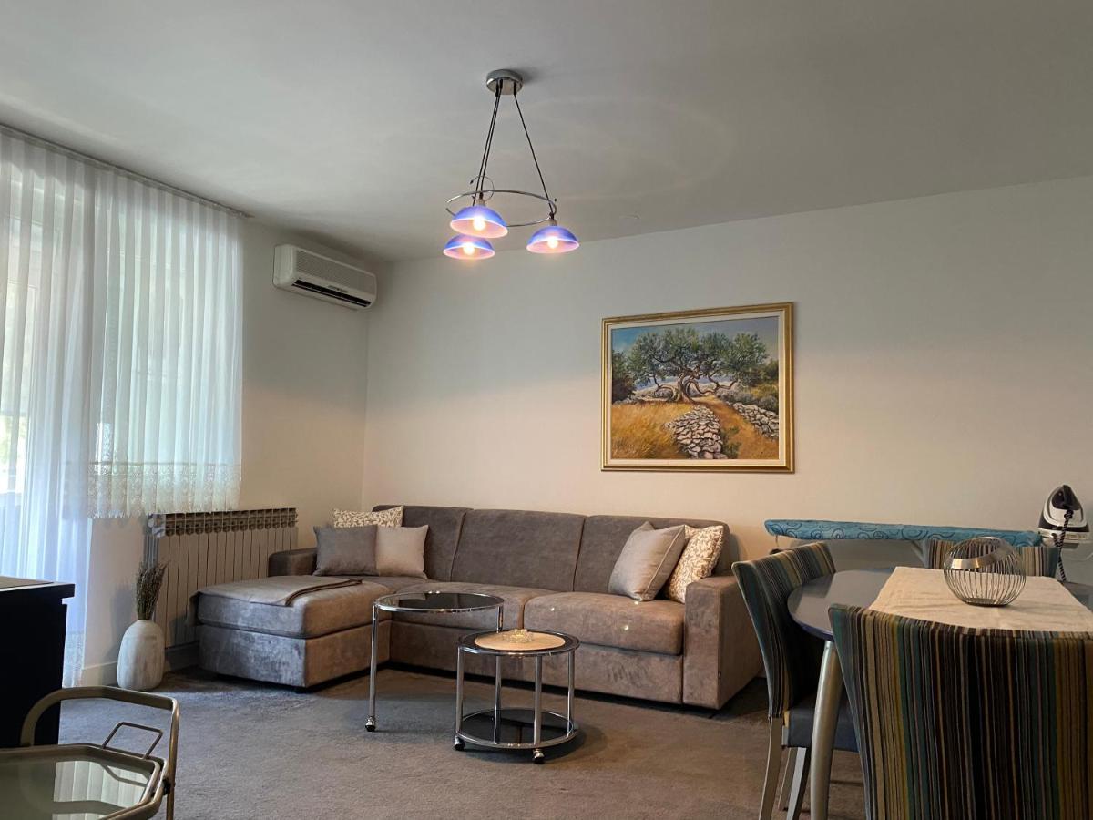 Apartman Njivice * 奈维斯